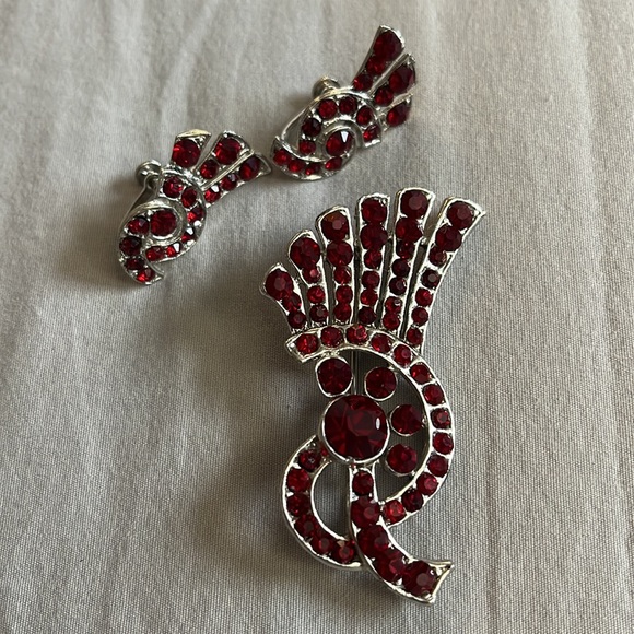 Vintage Ruby Rhinestone Jewelry Set Pin Clip On Earrings MCM Art Deco Brooch Mod - Picture 3 of 9